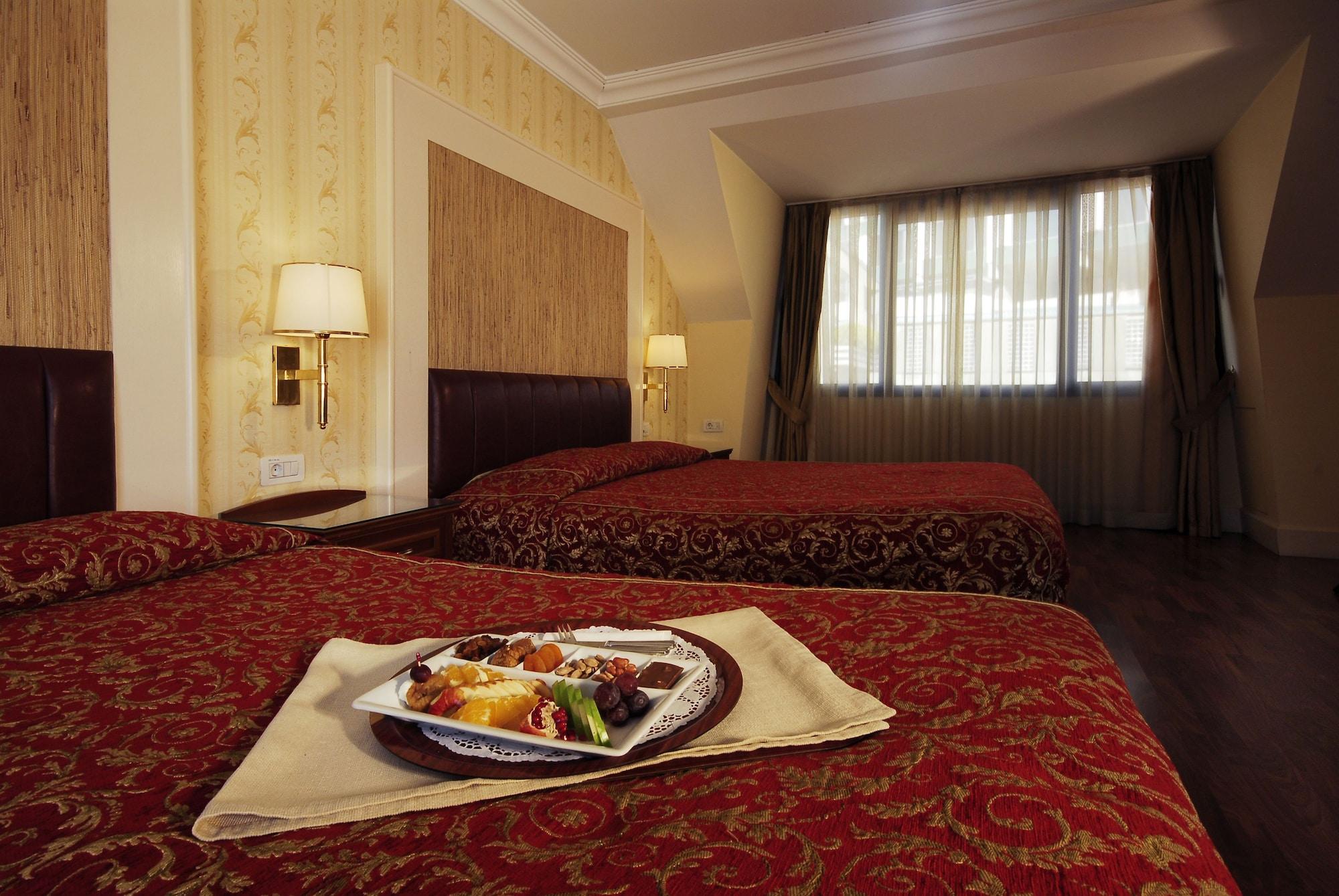 Taksim Metropark Hotel Istanbul Bagian luar foto