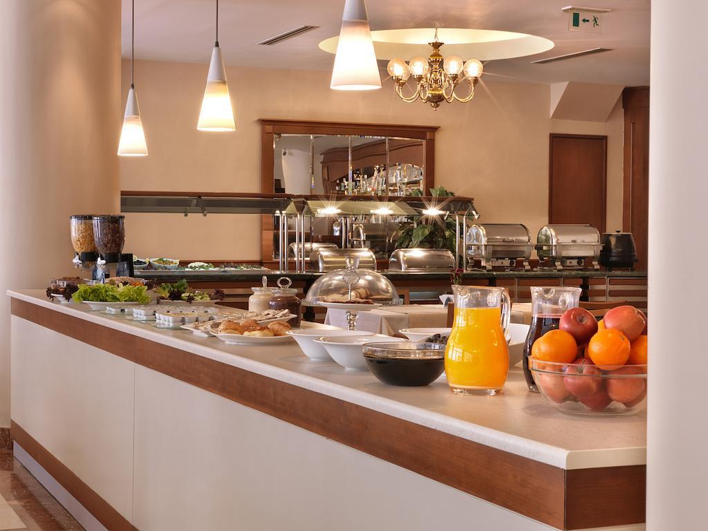 Taksim Metropark Hotel Istanbul Bagian luar foto