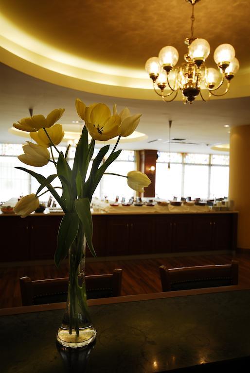 Taksim Metropark Hotel Istanbul Bagian luar foto